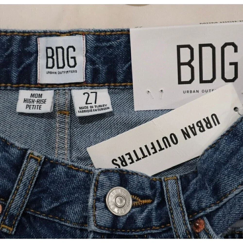 BDG Mom Distressed Jeans‎ Size 27